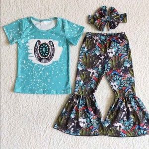 New Cute girls 3 piece outfit set! Shirt, bell bottoms and a matching bow!!!
